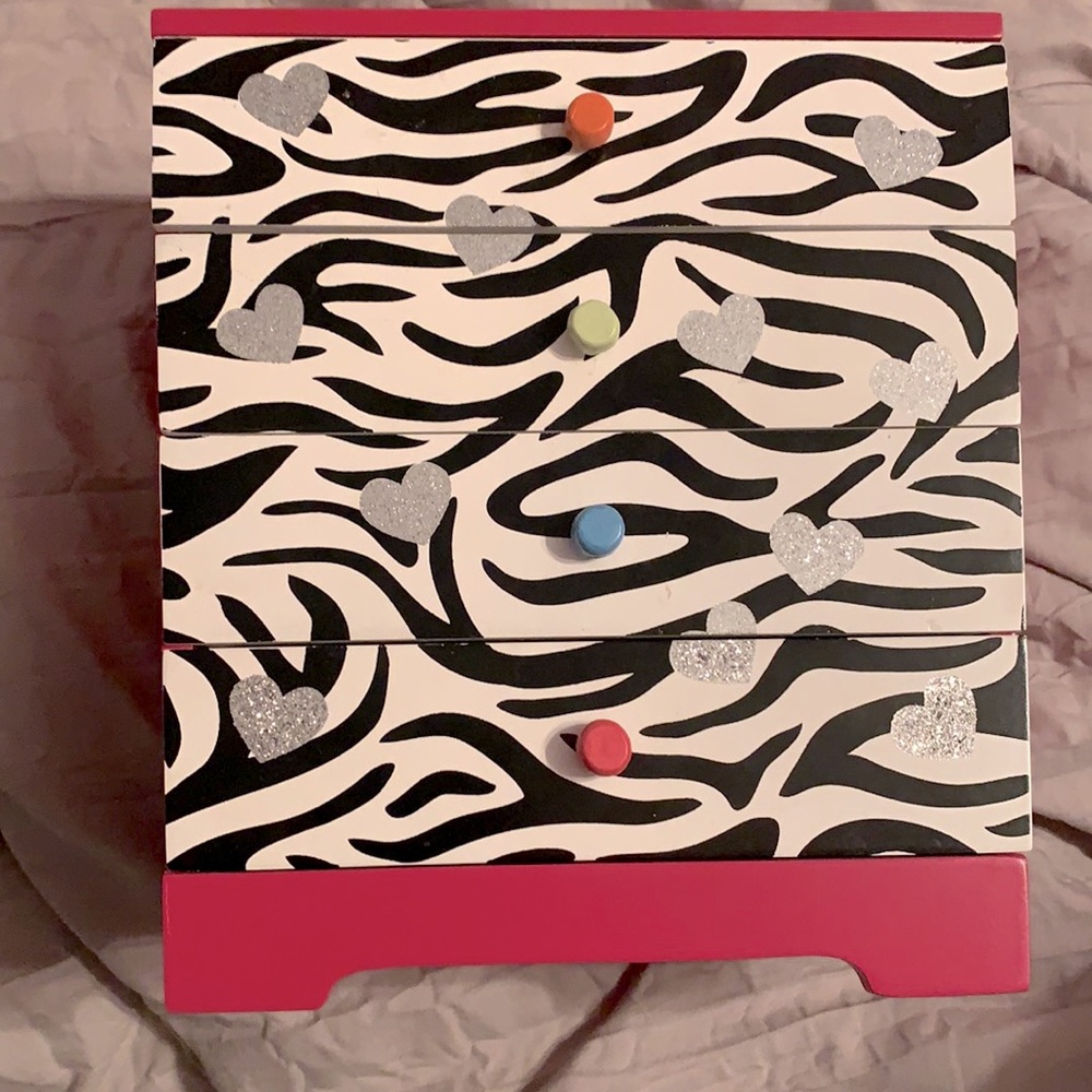 Jewelry box